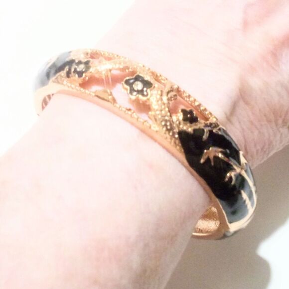 Vintage Jui Long Xing Ornate Floral Design Black Enamel Gold Tone Bangle - Picture 5 of 5